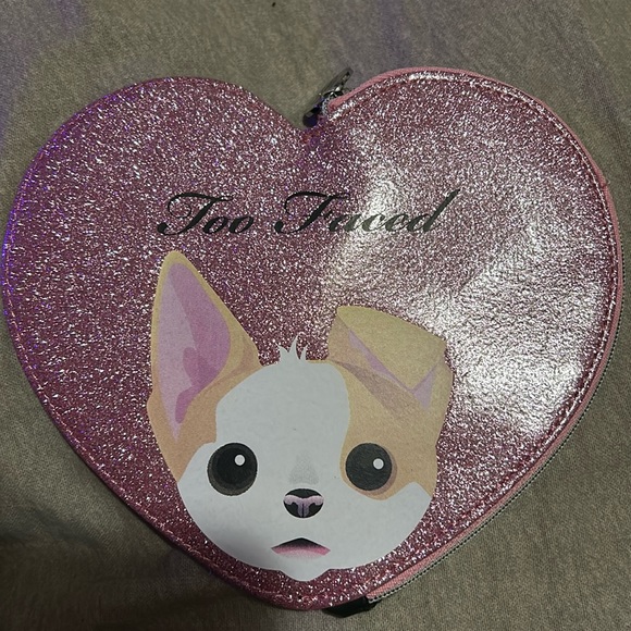 Too faced/kat von d heart shaped cosmetic bag - Picture 1 of 2
